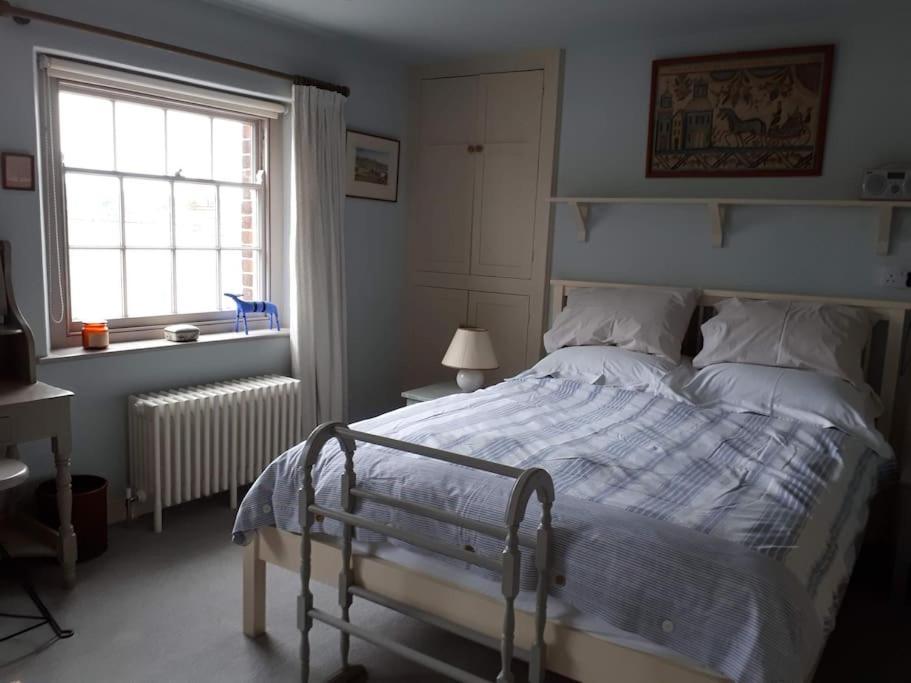 No. 27'S Self-Catering Flat For A Memorable Break. Apartamento Bridport Exterior foto