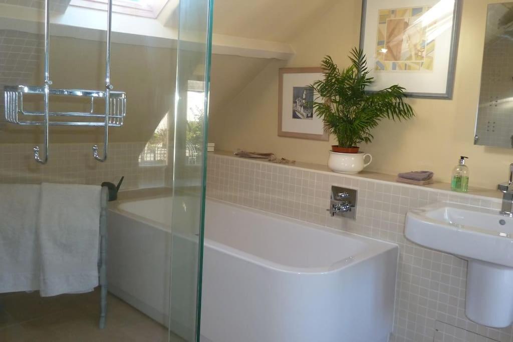 No. 27'S Self-Catering Flat For A Memorable Break. Apartamento Bridport Exterior foto